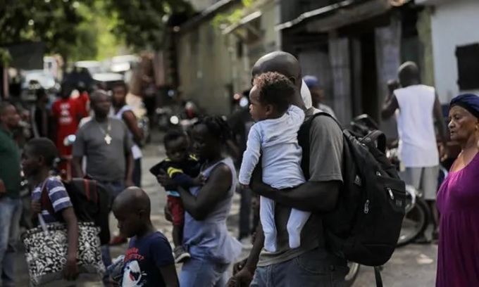 Dân Haiti ném đá, thiêu sống nhóm người bị nghi là băng đảng giữa ban ngày