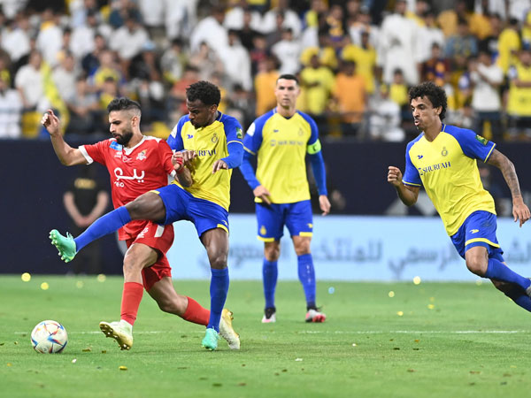Al Nassr – Al Wahda: Ronaldo lỡ siêu phẩm, phản đòn quá hay