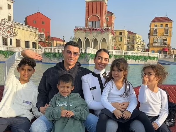 Thương hiệu CR7 chưa thể ra mắt, Ronaldo tạm ‘thất bại’ trong kinh doanh khách sạn tại Paris