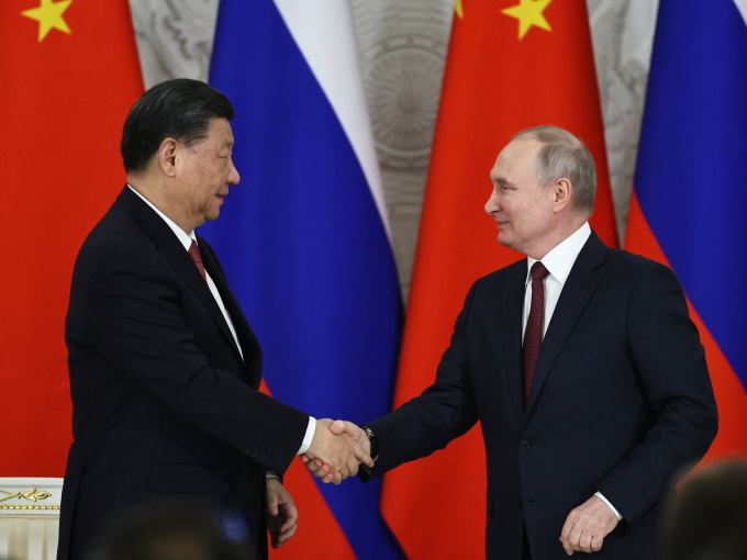 Trung Quốc tặng Nga 1,5 gram mẫu đất Mặt trăng trong chuyến thăm của Tổng thống Putin