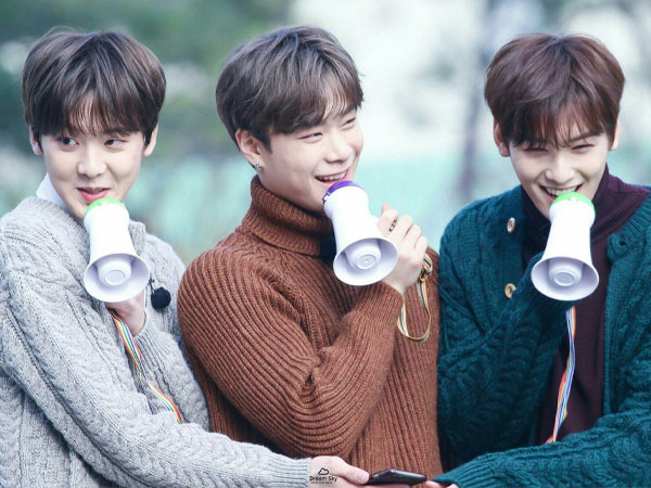 ASTRO Cha Eun Woo - Sanha nói lời tiễn biệt lần cuối với Moonbin tại khu tưởng niệm