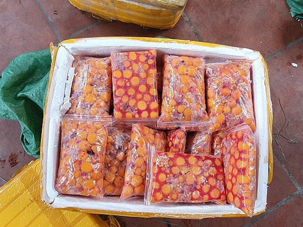 Phát hiện gần 1 tấn trứng non bốc mùi, không rõ nguồn gốc ở Hà Nội