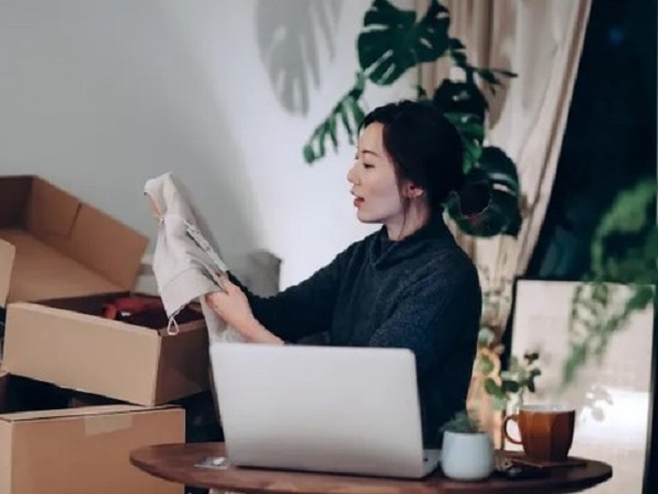 Nhiều người trẻ chưa hết tháng đã hết tiền