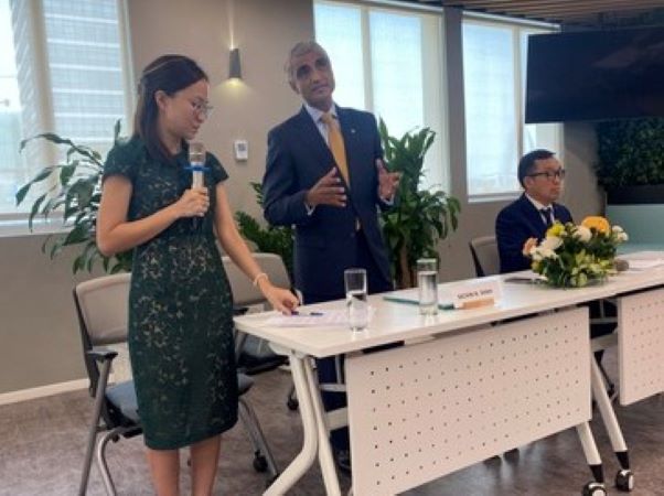 Manulife hứa giải quyết dứt điểm vụ khách gửi tiết kiệm biến thành mua bảo hiểm