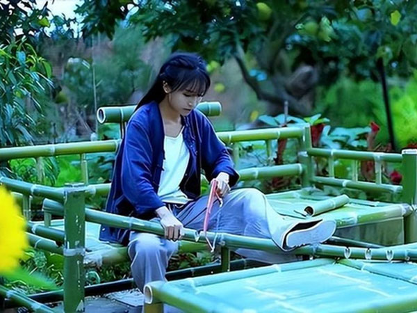 Bàn tay đầy sẹo sần sùi của 'tiên nữ đồng quê' Lý Tử Thất: Hiện thực không như mơ