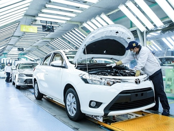 Bộ Công Thương ủng hộ giảm 50% lệ phí trước bạ ôtô 'nội'