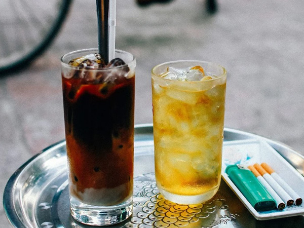 Uống nhiều cà phê giải khát trong mùa nắng nóng, coi chừng tác dụng ngược