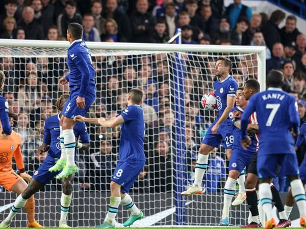 Azpilicueta hoá ‘báo thủ’, Chelsea thua trận thứ 5 liên tiếp dưới thời HLV Lampard