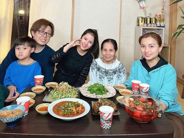 Bà Nhân Vlog hội ngộ Quỳnh Trần JP tại Nhật, khẳng định: 'Muốn cạch mặt nhau đâu có dễ'