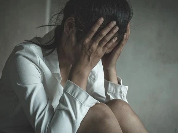 Hai thiếu nữ bị mang đi khắp nơi rao bán