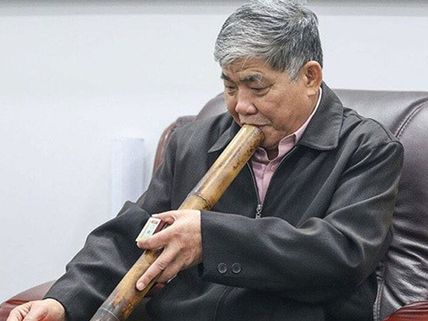 Khách sạn ở quê nhà báo lãi, ‘đại gia điếu cày’ nhận lương 3 triệu đồng