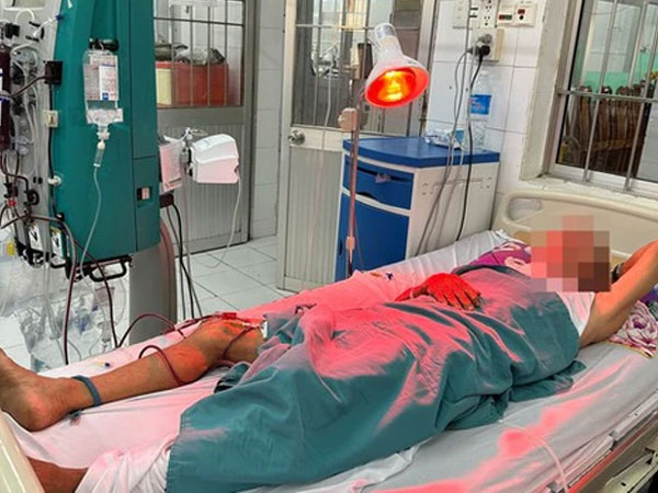 Uống rượu trong đám tang, 5 người cấp cứu, 1 người tử vong