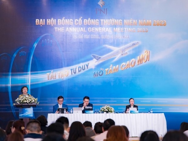 Giá vàng 'bất động', doanh nghiệp vàng vẫn 'muốn' lãi ngàn tỉ