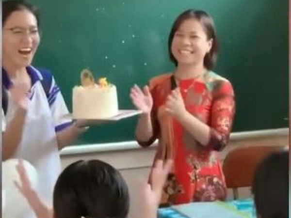 Đang nổi giận vì cả lớp vắng mặt trong tiết của mình, cô giáo vỡ òa khi biết sự thật phía sau