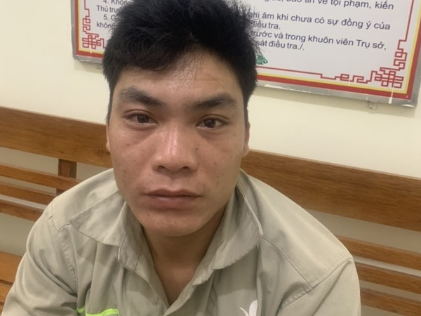 Trộm hàng loạt biển báo trên đường để bán phế liệu