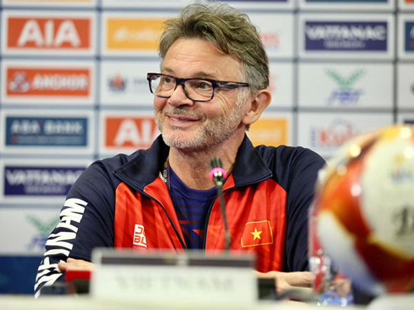 HLV Troussier: Các đội mạnh như nhau, ai chẳng muốn vô địch SEA Games 32