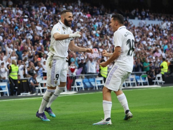Benzema ghi hat-trick, Real Madrid nuôi hy vọng bám đuổi Barca