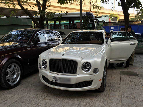 'Soi' Bentley Mulsanne siêu sang tiền tỷ của đại gia Thản điếu cày