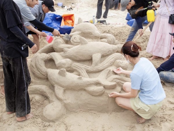 Sôi động cuộc thi đắp tượng cát nghệ thuật tại bờ biển Đà Nẵng