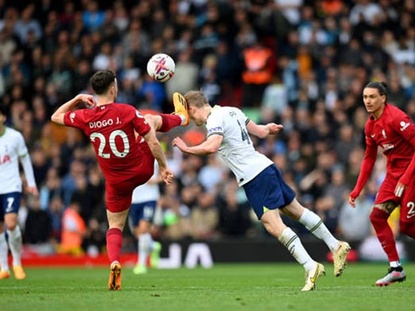 Tranh cãi Jota ghi bàn cho Liverpool, trước đó thoát thẻ đỏ dù đạp mặt cầu thủ Tottenham
