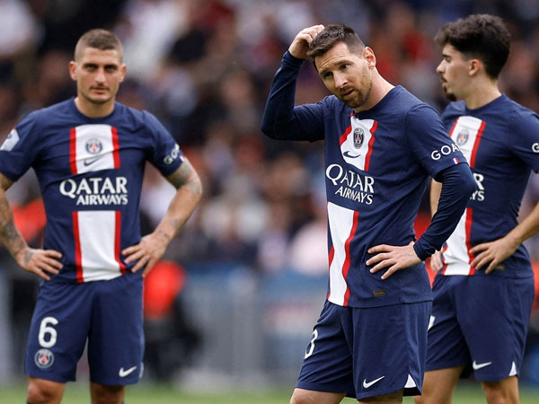 Hakimi bị thẻ đỏ, PSG thua đau Lorient