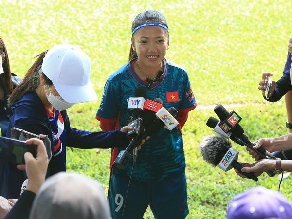 Tuyển Nữ Việt Nam tập dưới nắng nóng 37 độ, Huỳnh Như tham vọng giành Vua phá lưới SEA Games 32