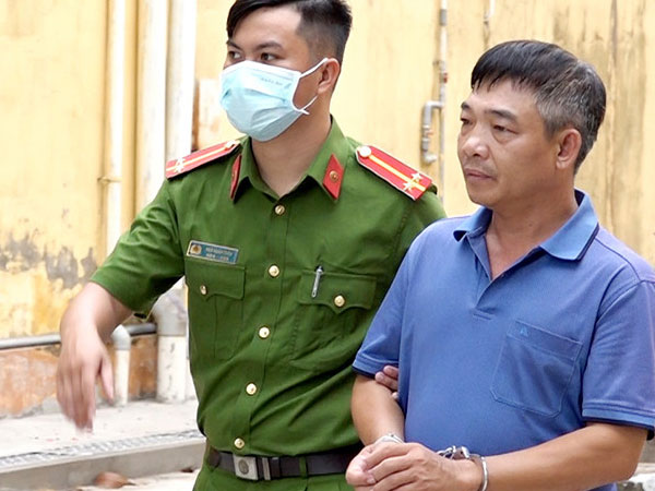 Bắt giám đốc công ty xuất khống 27 hóa đơn giá trị gia tăng