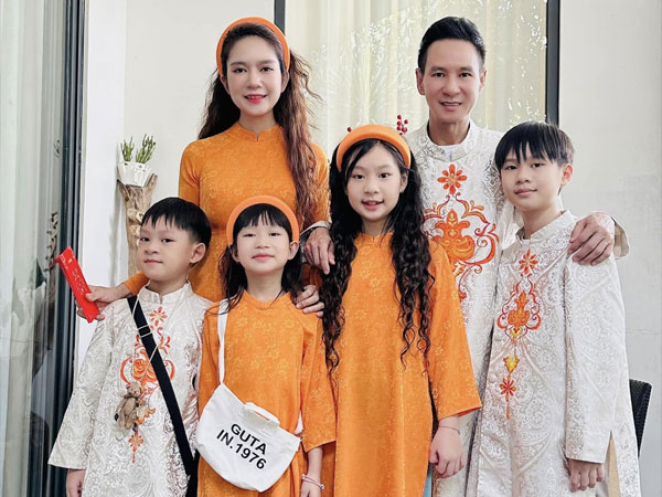 4 bà mẹ đảm đang đông con nhất showbiz Việt