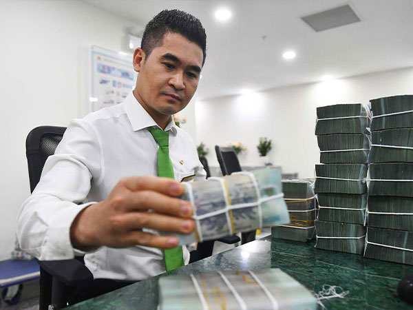 Sếp ngân hàng nào nhận lương 'khủng' nhất?