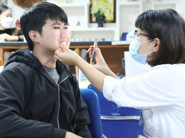 Đi nhổ răng khôn, nam sinh viên phát hiện bệnh nguy hiểm