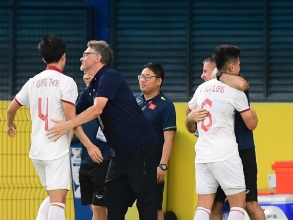 Thầy trò Troussier có lợi thế gì trước trận đấu bước ngoặt ở vòng bảng SEA Games?