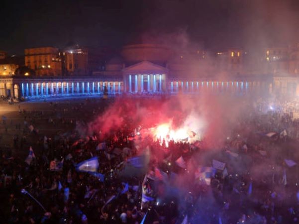 Con trai trùm mafia Ý bị thanh trừng giữa màn ăn mừng Napoli vô địch