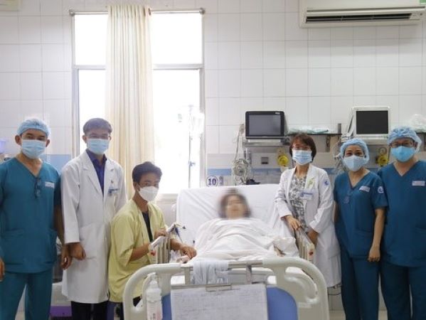 Bác sĩ 2 bệnh viện lớn cứu thai phụ bị nhau xâm lấn ăn xuyên qua cơ tử cung