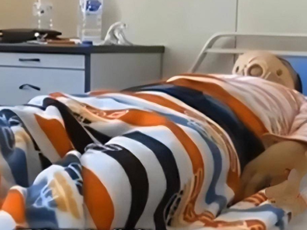 Cứu cô gái nhảy lầu, nam bảo vệ bị chửi mắng, đuổi việc thậm chí còn bị người nhà nạn nhân bắt vạ
