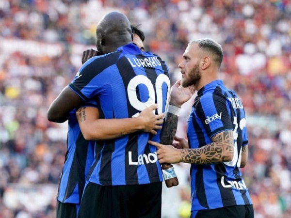 Lukaku lập công, Inter Milan ‘đè bẹp’ AS Roma ngay tại sân Olimpico