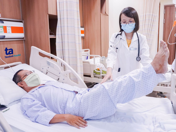 CẢNH BÁO: Người đàn ông đột quỵ vì làm điều này khi vừa đi ngoài trời nắng về