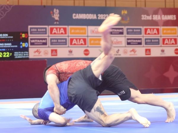 Bất chấp đối thủ dùng chiêu thức 'dị', Đào Hồng Sơn xuất sắc bảo vệ thành công HCV Jujitsu SEA Games