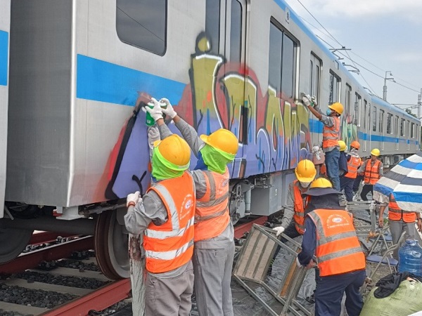 Vì sao tàu metro số 1 dễ dàng bị vẽ bậy mà không ai phát hiện?
