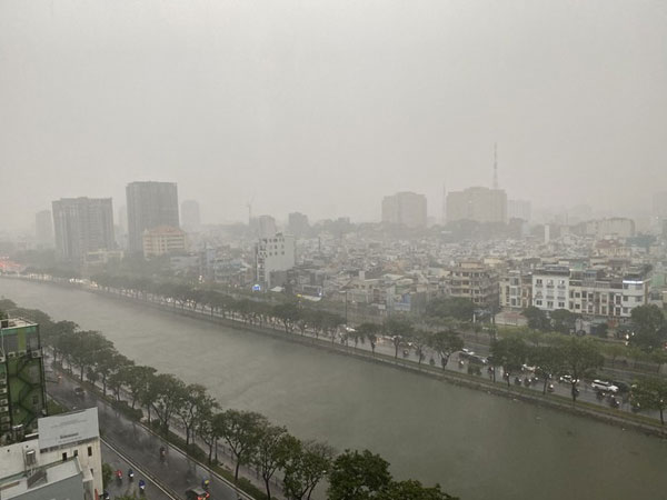 TP HCM đón cơn 'mưa vàng'