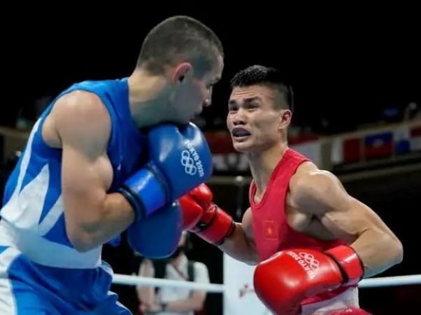 Đang dẫn điểm, võ sĩ Việt Nam bị xử thua ngỡ ngàng và khó hiểu ở trận đấu boxing SEA Games