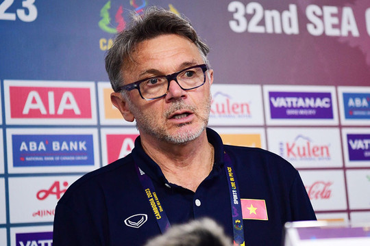 Thắng U22 Malaysia, HLV Troussier tuyên bố không ngại đội nào ở bán kết