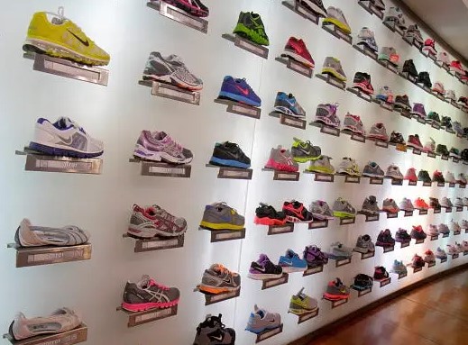 Trộm đột nhập cửa hàng cuỗm 200 chiếc giày nhưng toàn là... giày chân phải