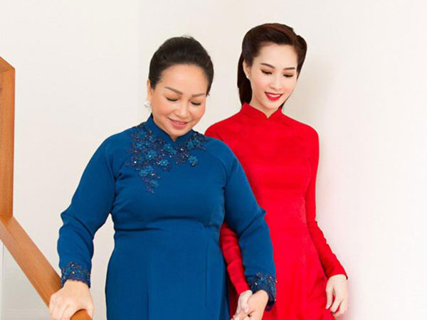 Mẹ ruột Đặng Thu Thảo: Kín tiếng nhất trong các 'mẫu hậu' Hoa hậu Việt Nam, nhan sắc tuổi xế chiều gây chú ý