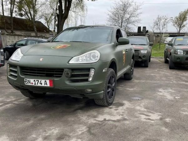 Xe sang Porsche được 'biến' thành xe quân sự ở Ukraine