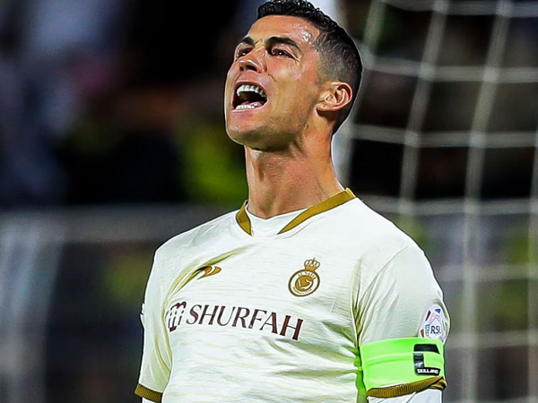 Al-Nassr bị cầm chân, Ronaldo lại phản ứng cay cú thế nào?
