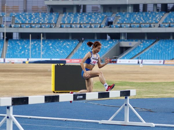 Chùm ảnh: 'Bông hồng thép' Nguyễn Thị Oanh lập kỳ tích giành 2 HCV SEA Games trong 20 phút