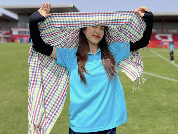 SEA Games 32 nóng như đổ lửa, hot girl bóng đá Thanh Nhã tung ảnh 'làm đổ' fan