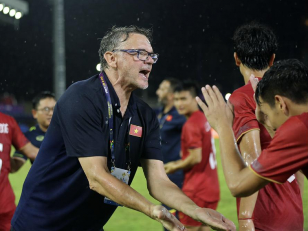 Ông Troussier sẽ tính khác khi biết U22 Thái Lan liên tiếp nhận tin xấu
