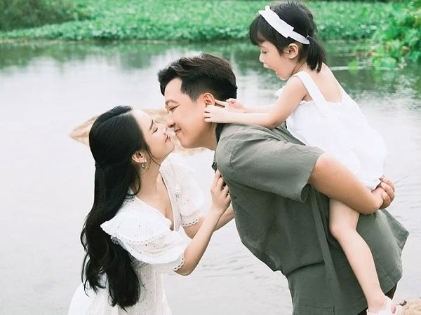 Khoe clip con gái, Nhã Phương vô tình để lộ giới tính nhóc tỳ thứ hai, còn có tên đặc biệt?