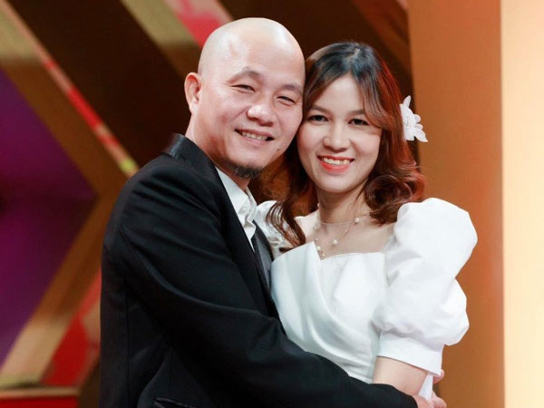 Bị vợ tát vì đi hát karaoke gọi thêm 'mấy em vào uống bia', 'ông chủ xăm trổ' có pha xử lý đặc biệt